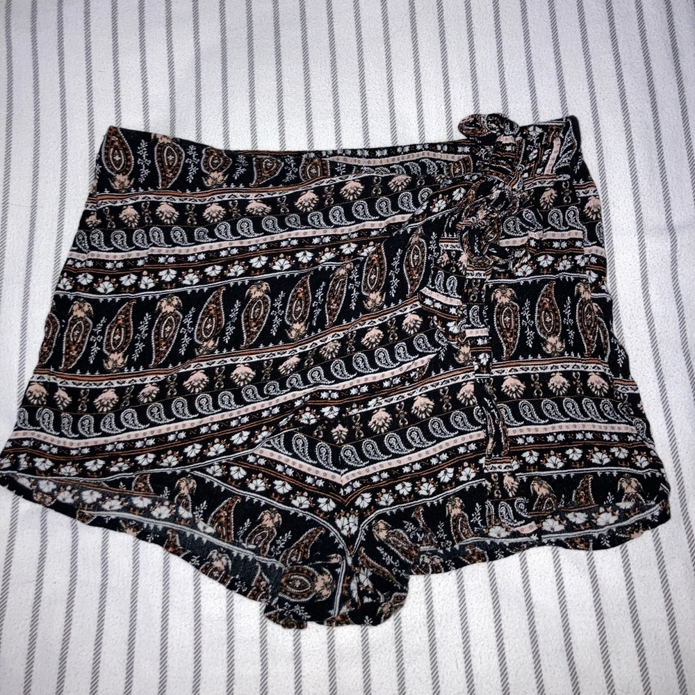 Wrap/ Tie Shorts. Size Small